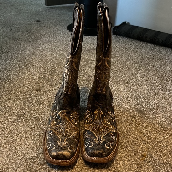 Corral Women’s Cowboy Boots - Picture 2 of 4